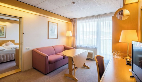 Family Room, 1 Queen Bed, Kitchenette