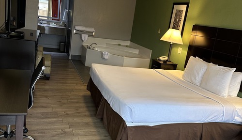 Standard Room, 1 King Bed, Jetted Tub, Smoking