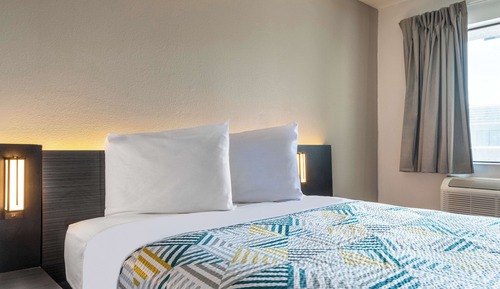 Standard Room, 1 Queen Bed, Non Smoking