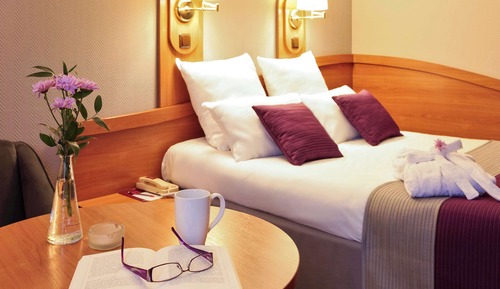 Standard Room, 1 Queen Bed with Sofa bed