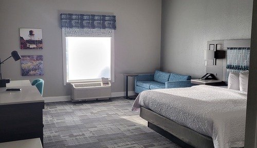 One King Bed Study Non Smoking