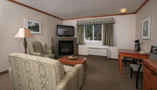 Executive Room, 1 King Bed, Fireplace (No Pets)