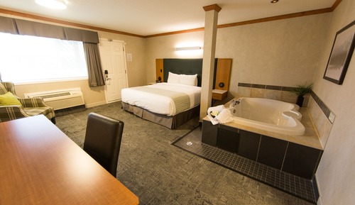 Room, 1 King Bed, Jetted Tub (No Pets)
