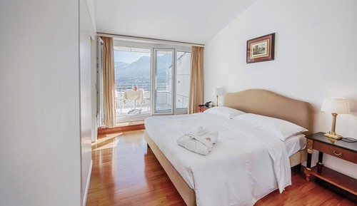 Signature Suite, Lake View