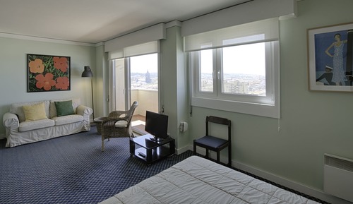 Studio, 1 Double or 2 Twin Beds