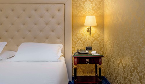 Suite, 1 King Bed, Non Smoking (Larger Room)