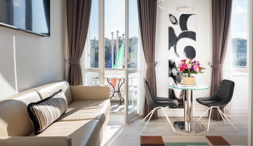 Junior Room, River View