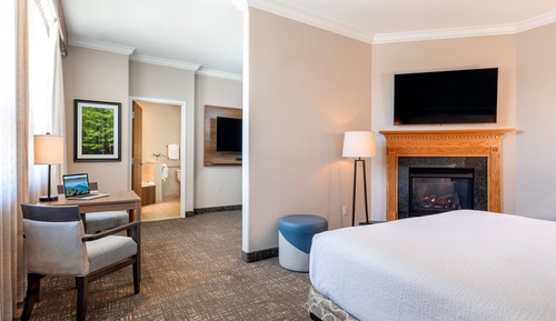 Suite, 1 King Bed, Accessible, Jetted Tub (with Sofabed)