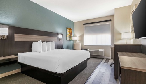 Standard Room, 1 King Bed, Accessible, Non Smoking