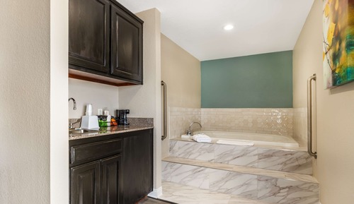 Suite, 1 King Bed, Non Smoking, Jetted Tub