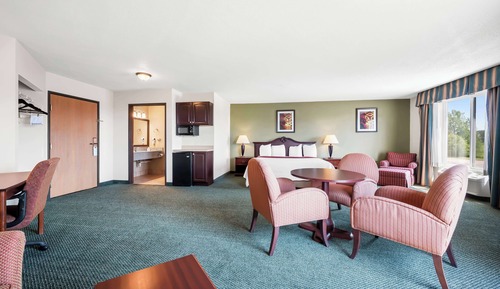 Junior Suite, 1 King Bed, Non Smoking, Refrigerator & Microwave (with Single Sofabed)