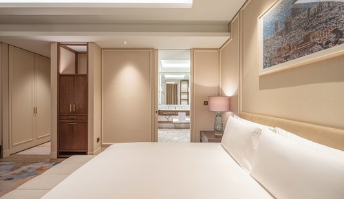 Premium Room, 1 King Bed