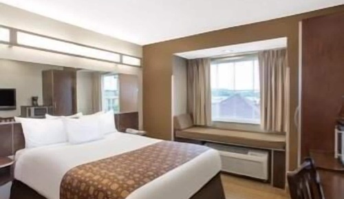 Room, 2 Queen Beds, Accessible, Non Smoking (Bathtub w/ Grab Bars, Mobility Access)