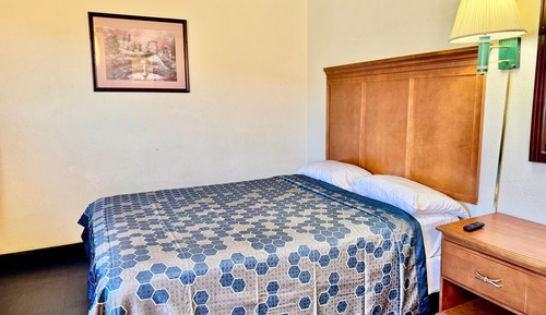 Standard Room, 1 King Bed