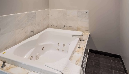 Suite, 1 King Bed, Non Smoking, Jetted Tub