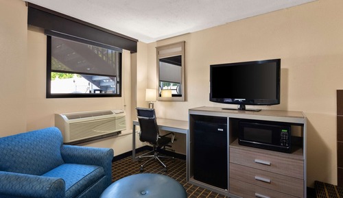Suite, 2 Queen Beds, Non Smoking, Jetted Tub
