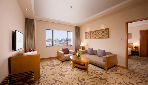 Deluxe Suite