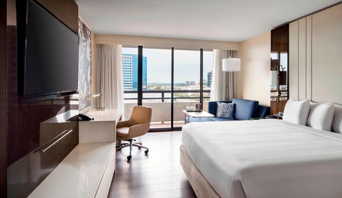 Club Room, 1 King Bed (M Club Access)
