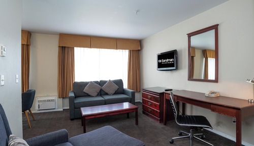 2 Bedroom Suite, 1 King, 1 Queen, Sofa Bed, Kitchen