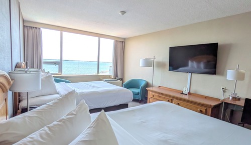 Standard Room, 2 Queen Beds, Lake View