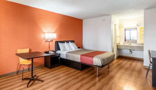 Standard Room, 1 Queen Bed, Smoking, Refrigerator & Microwave