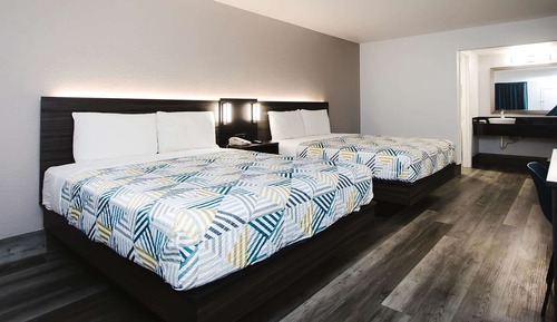 Standard Room, 2 Queen Beds, Non Smoking