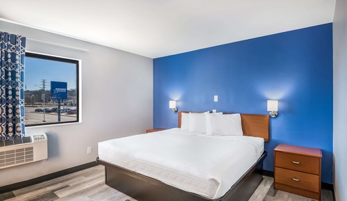 Room, 1 King Bed, Non Smoking
