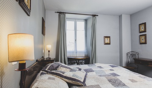 Double Room (Petite )