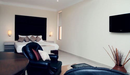 Executive Room, 1 King Bed, Business Lounge Access, Lake View