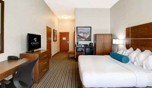 Room, 1 King Bed, Accessible (Barrier Free King Room)