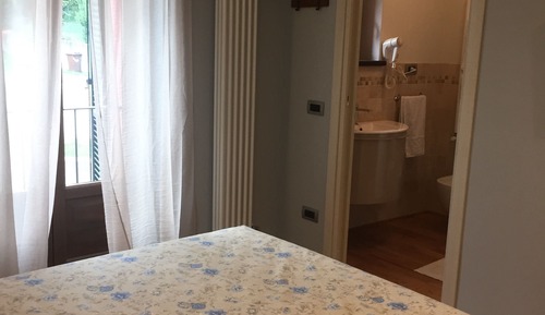 Comfort Double Room (Iris)