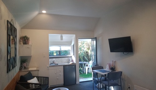Deluxe Studio, 1 King Bed, Non Smoking, Kitchenette