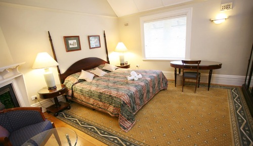 King/Twin Standard with Shared Bathroom and Air-Con