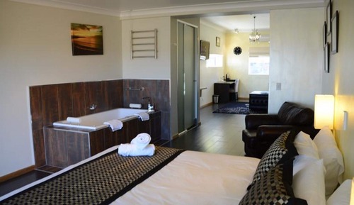 Deluxe Spa Suite Lake View Balcony
