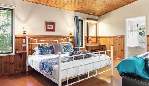 Cabin, Peace