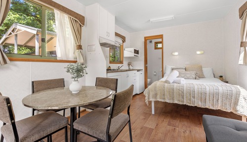 Budget Ensuite Studio - Pet Friendly