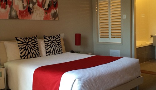 Queen Spa Suite