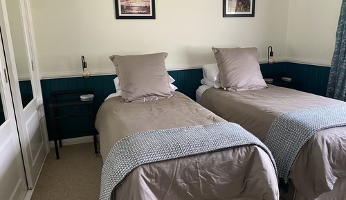 Deluxe King/Twin Suite