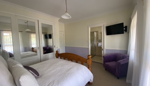 Deluxe Queen Suite