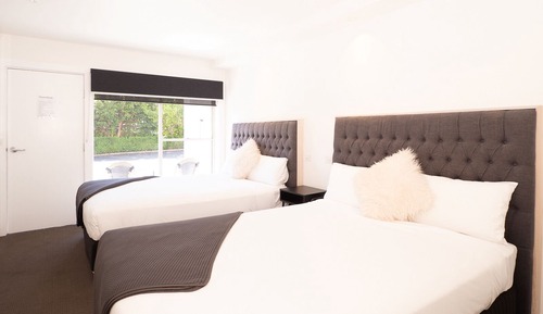 Basic Room, Non Smoking (Queen Deluxe Suite Midwk)