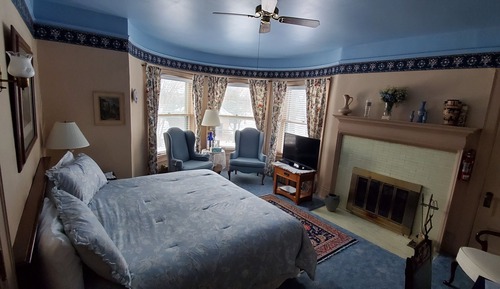 Elite Room, 1 King Bed, Jetted Tub (The Turret)