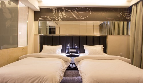Twin Room (Extreme Sassy)