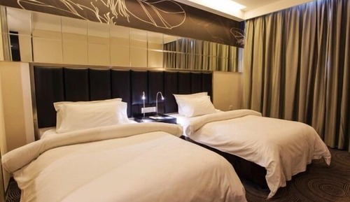 Twin Room (Very Sassy)