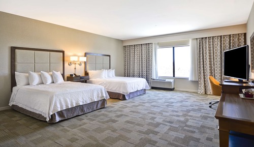 Room, 2 Queen Beds, Accessible, Bathtub