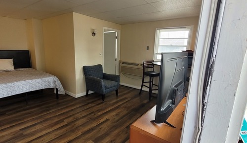 Room, 1 King Bed, Non Smoking, Refrigerator & Microwave