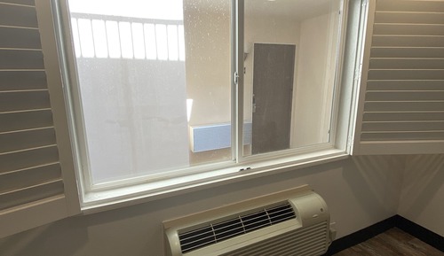 Economy Room, 1 King Bed, Refrigerator & Microwave