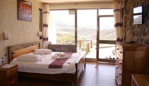 Honeymoon Studio Suite, 1 King Bed, Mountain View