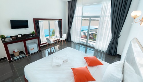 Classic Double or Twin Room, 2 Bedrooms, Pool View