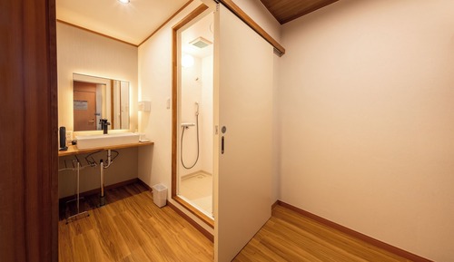 Traditional Room with shower