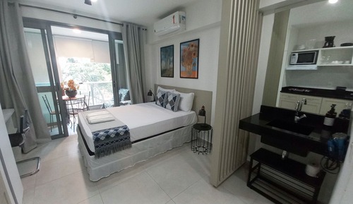 Studio, Balcony